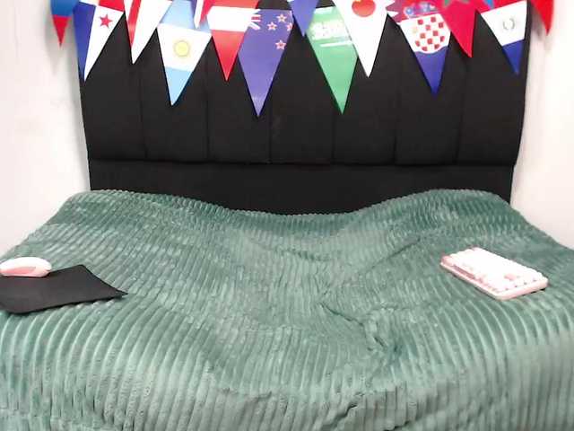 louise-Mikk live cam on BongaCams