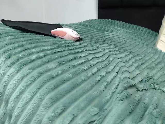 louise-Mikk live cam on BongaCams