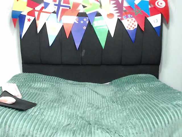 louise-Mikk live cam on BongaCams