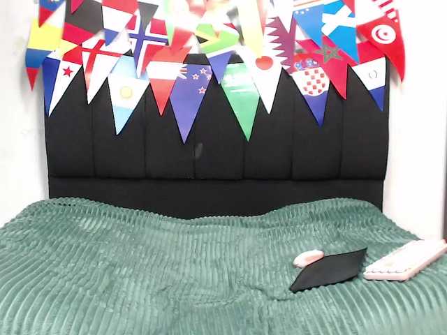 louise-Mikk live cam on BongaCams