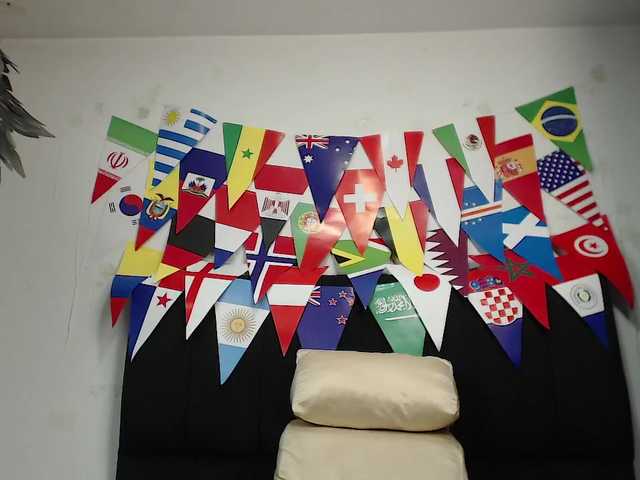 louise-Mikk live cam on BongaCams