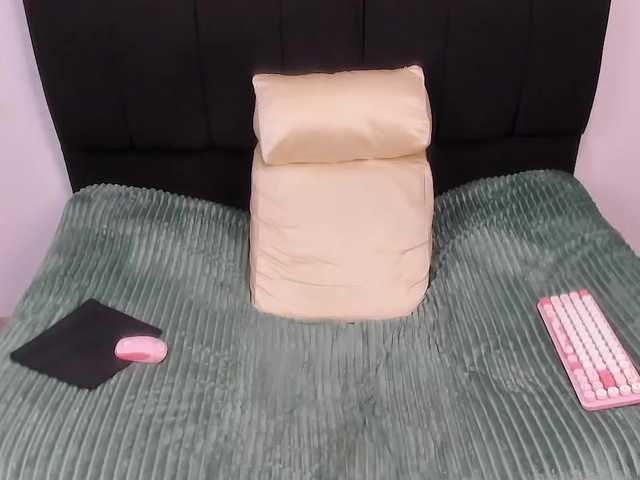 louise-Mikk's BongaCams show and profile