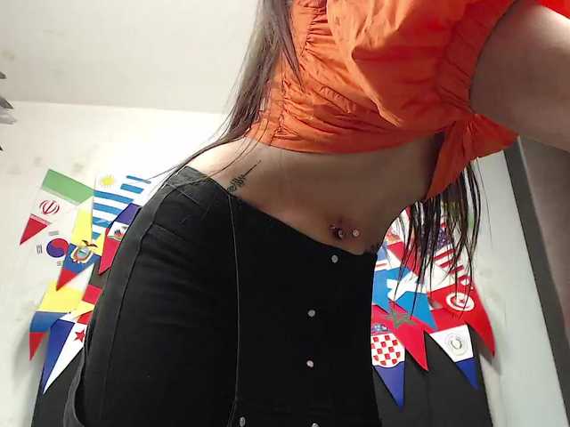 louise-Mikk live cam on BongaCams