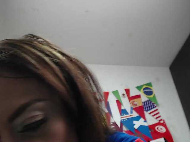 louise-Mikk live cam on BongaCams