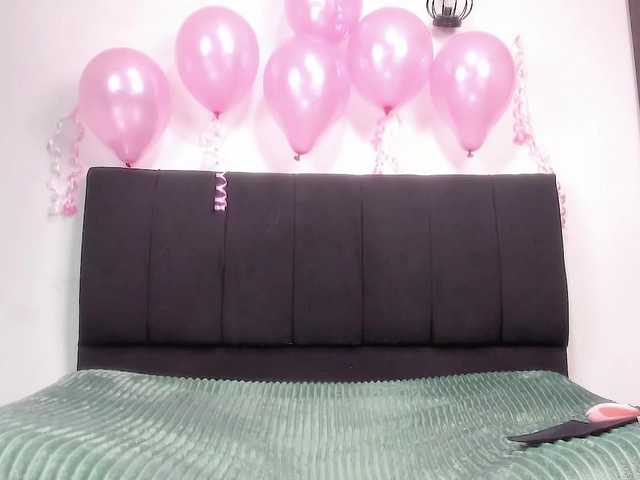 louise-Mikk live cam on BongaCams
