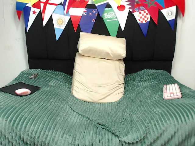 louise-Mikk live cam on BongaCams