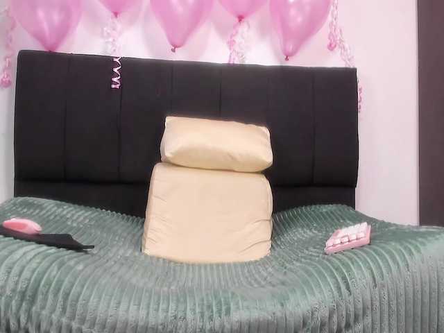 louise-Mikk live cam on BongaCams