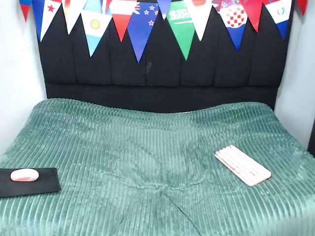 louise-Mikk live cam on BongaCams