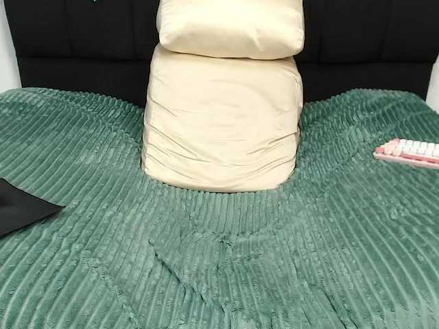 louise-Mikk live cam on BongaCams