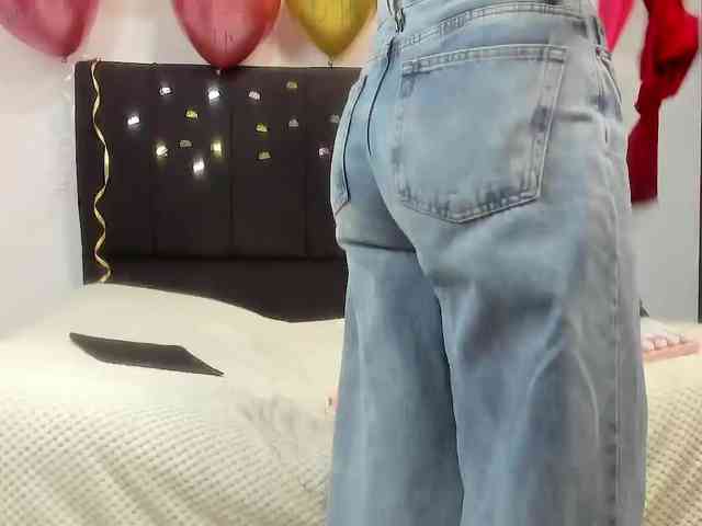 louise-Mikk Live Webcam on BongaCams