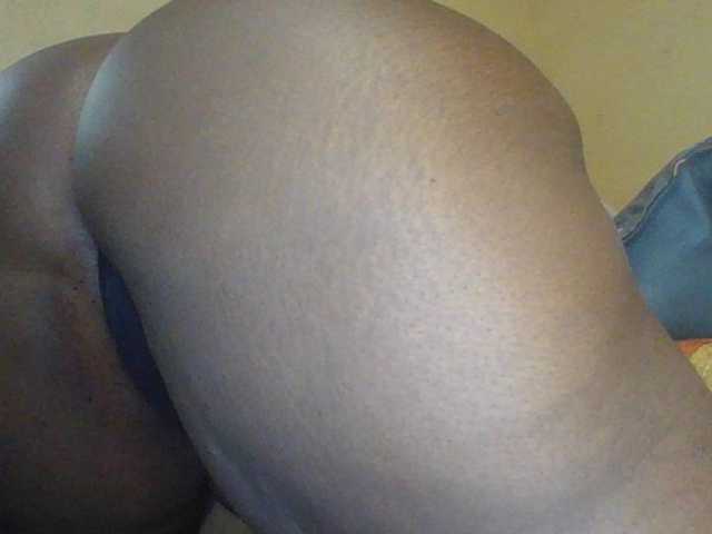 Thicksoraya live cam on BongaCams