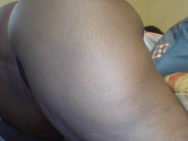 Thicksoraya live cam on BongaCams