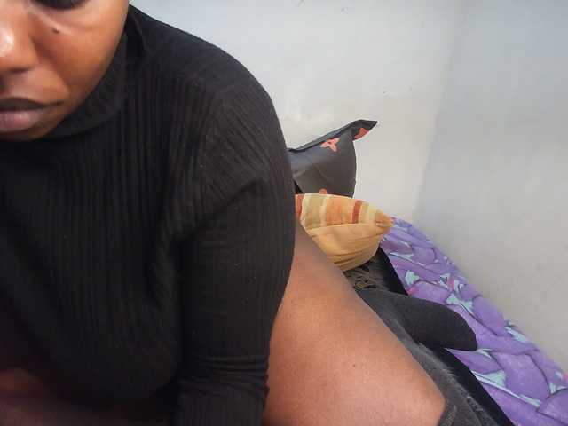 Thicksoraya live cam on BongaCams