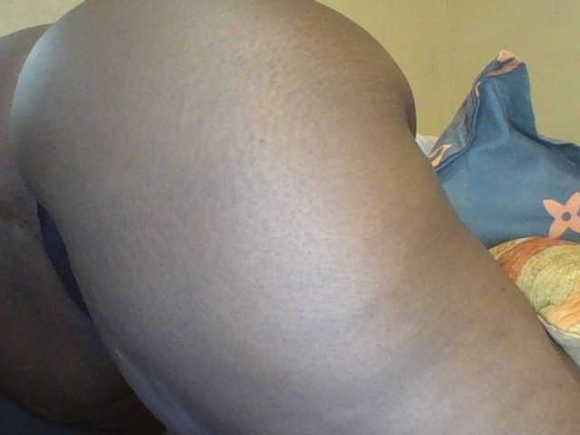 Thicksoraya live cam on BongaCams