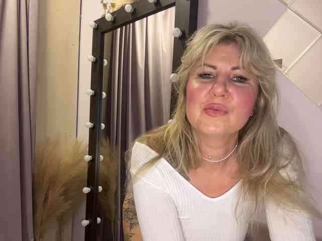 lunanight Live Webcam on BongaCams