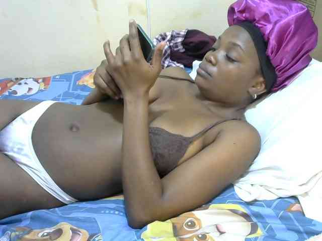 Cuteallianah webcam