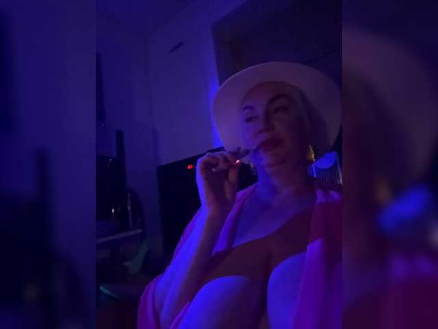 MadisonLove live webcam show