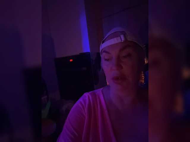 MadisonLove live webcam show