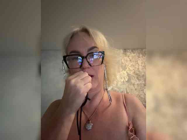 MadisonLove webcam