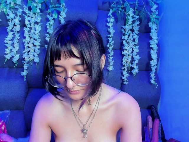 DaniDream live cam on BongaCams