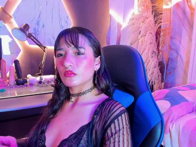 DaniDream live cam on BongaCams