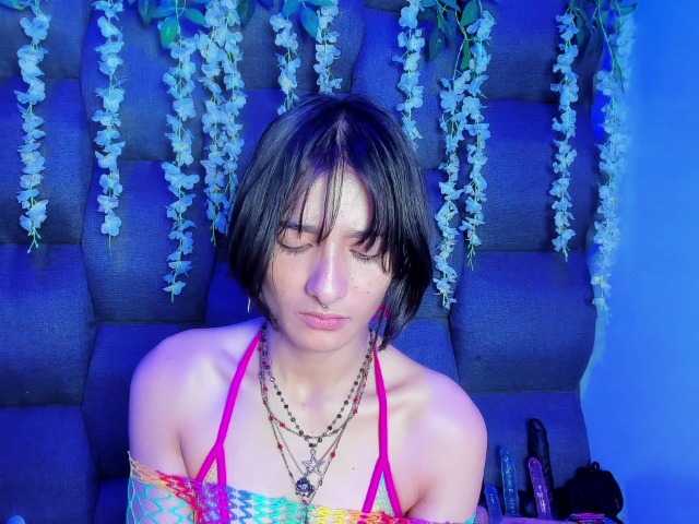 DaniDream live cam on BongaCams