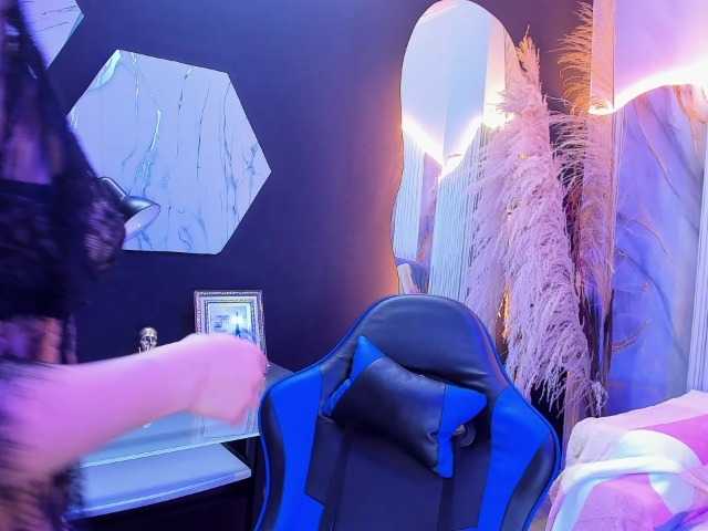 DaniDream live cam on BongaCams