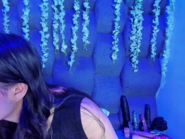 DaniDream live cam on BongaCams