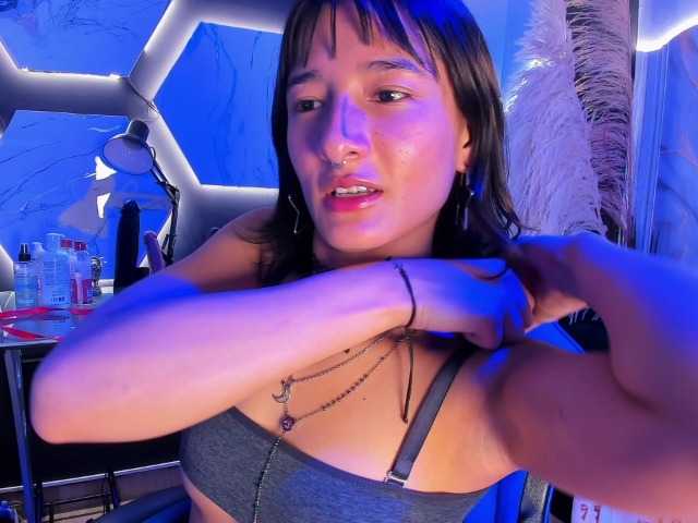 DaniDream live cam on BongaCams