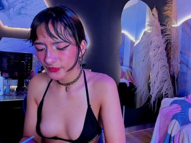 DaniDream live cam on BongaCams
