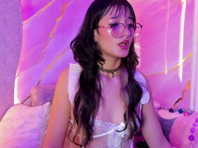 DaniDream live cam on BongaCams