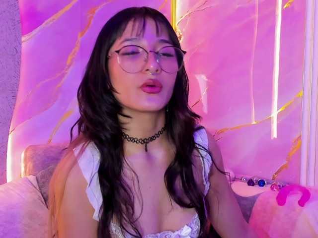 DaniDream live cam on BongaCams