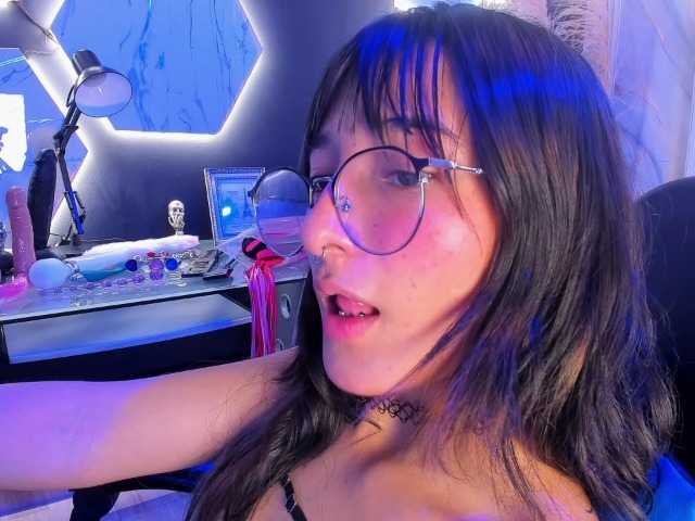 DaniDream live cam on BongaCams