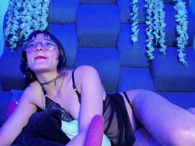 DaniDream live cam on BongaCams