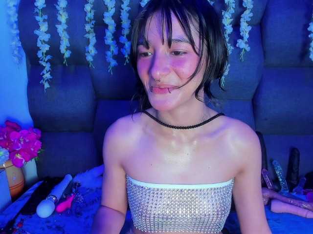 DaniDream live cam on BongaCams