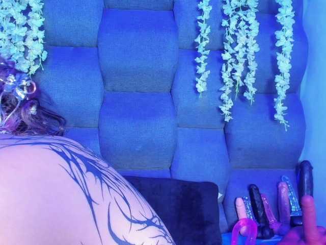 DaniDream live cam on BongaCams