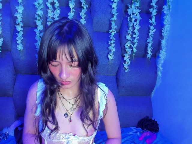 DaniDream live cam on BongaCams