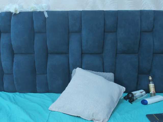 Melody-Megann live cam preview