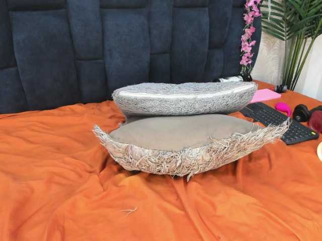 Melody-Megann live cam on BongaCams