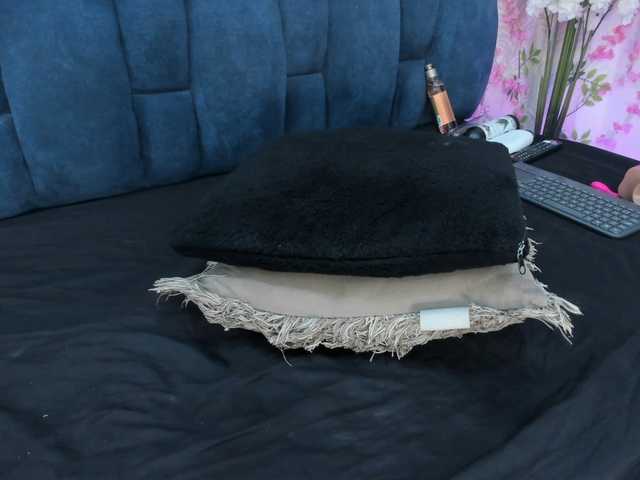 Melody-Megann live cam on BongaCams