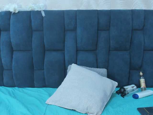 Melody-Megann live cam preview