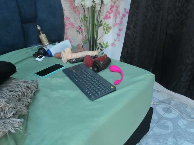 Melody-Megann live cam on BongaCams