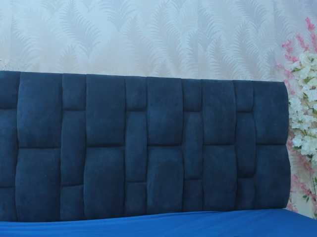 Melody-Megann live cam preview