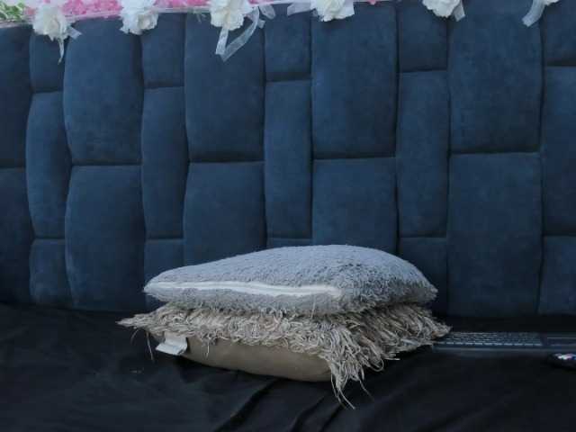 Melody-Megann live cam