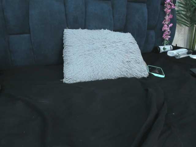 Melody-Megann live cam on BongaCams
