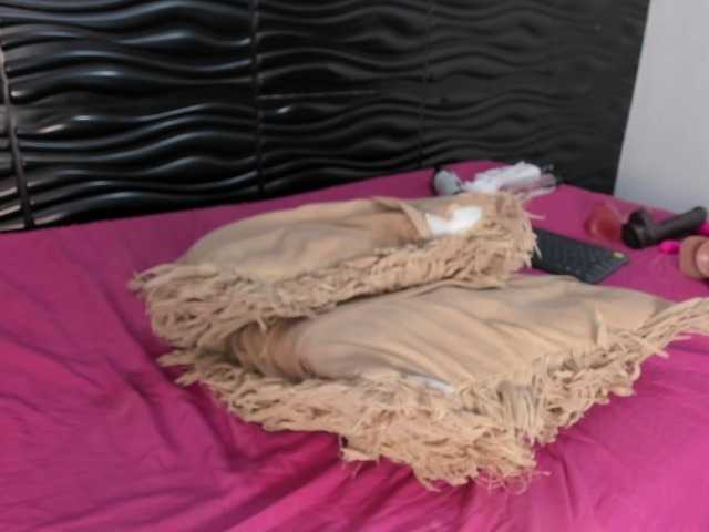 Melody-Megann live cam on BongaCams