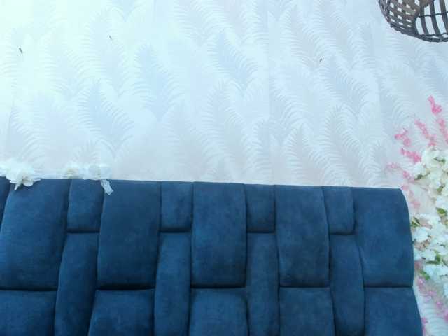Melody-Megann live cam preview
