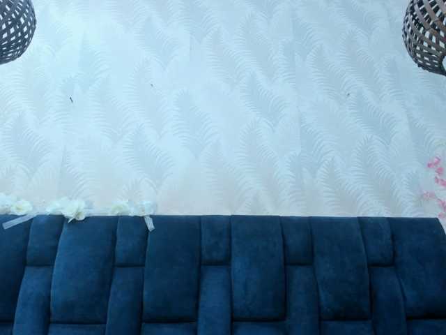 Melody-Megann live cam preview