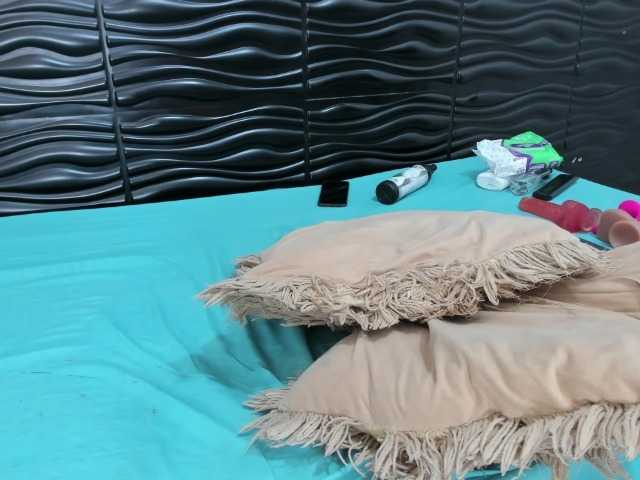Melody-Megann live cam on BongaCams