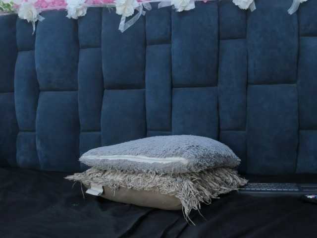 Melody-Megann live cam
